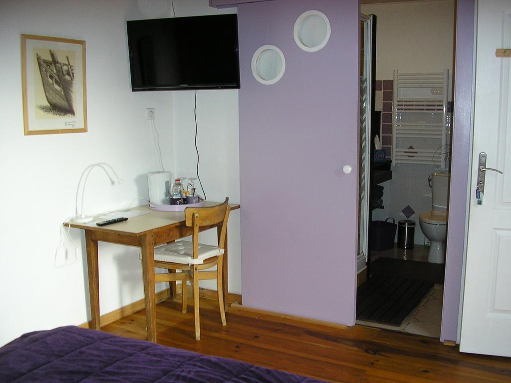 Les Chambres De Kerael Crozon Room photo